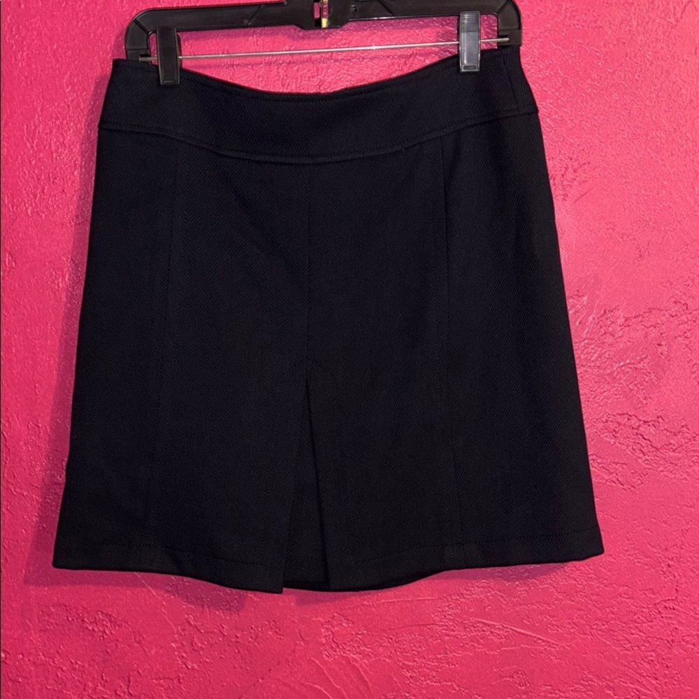 LOFT Black Textured Skirt size 8. career, business, minimalist, classic